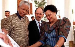 Чем запомнится Нельсон Мандела?